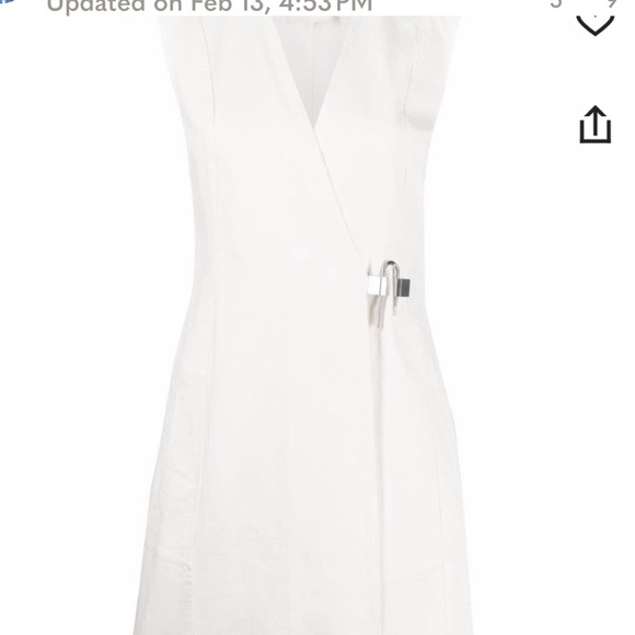 Givenchy adds a refined touch to denim for
SS22, as showcased - Picture 3 of 4